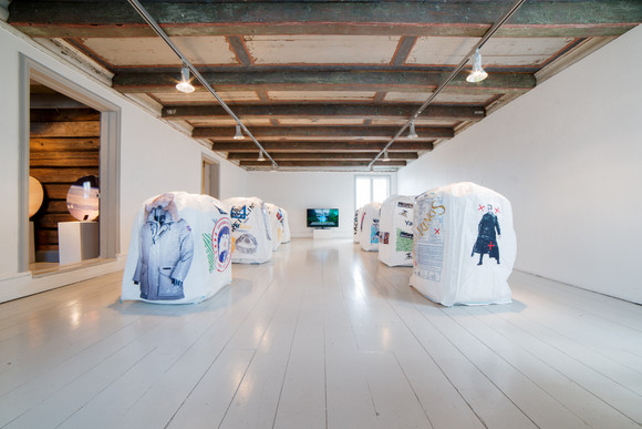 Installation view : smoothies and bright skies, 2016