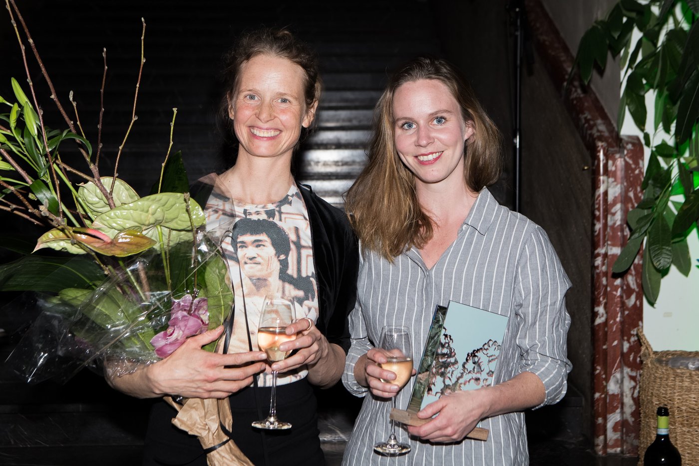 Gunnhild Torgersen og Hanna Sjöstrand mottok Oslo Opens hederspris for etableringen av Atelierforeningen CK2 i Christian Kroghs gate 2
