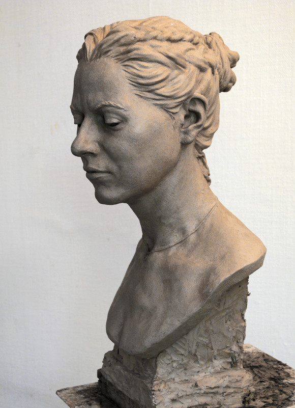 Karolina skulptur portrett 1 kopi
