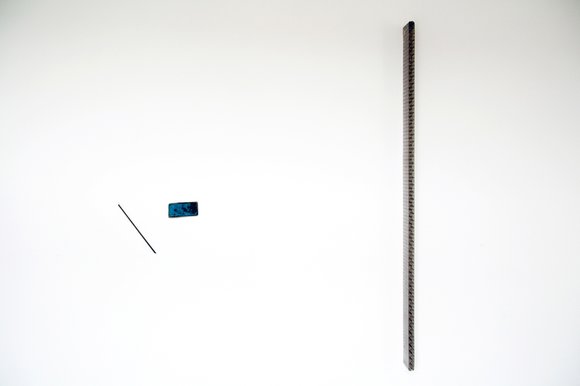 01 helen tolaas coward,trinity, 2016, installasjon, funnet materiale, 150x100 cm