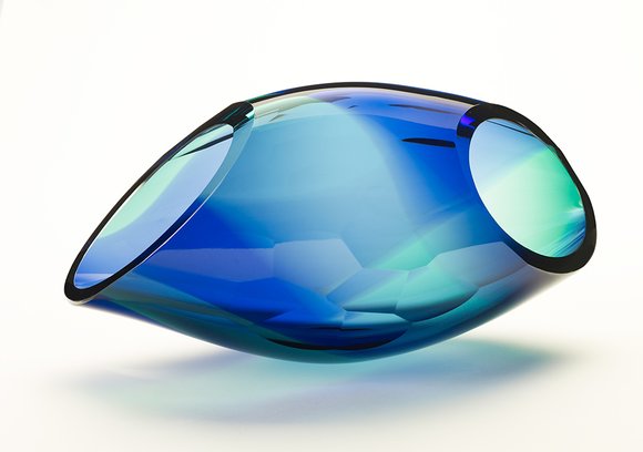 Floating 2018 skulptur kjersti johannessen blåst glass fasettslipt foto kjell brustad