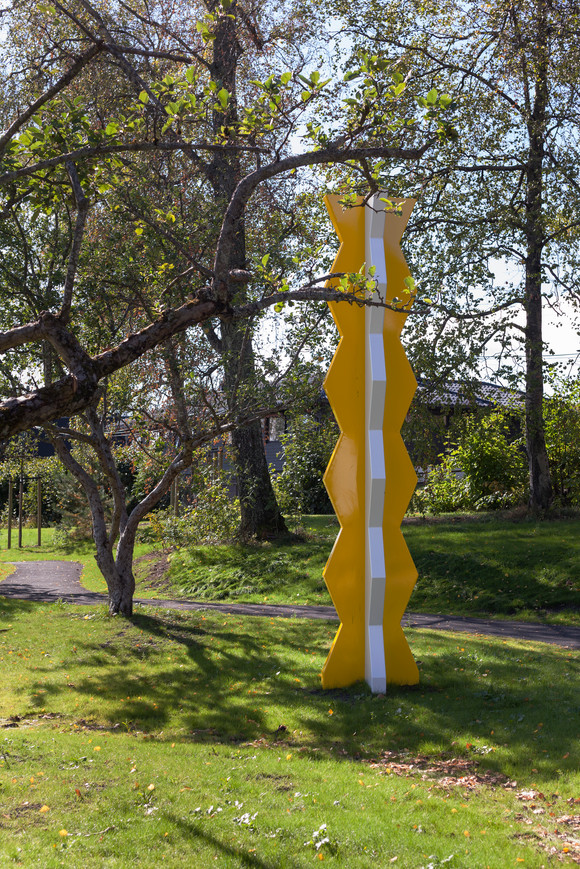 Camilla løw tistler 2018 holmenskole 375x75x75cm aluminium våtlakkering fotokreditt jonbenjamintalleraas