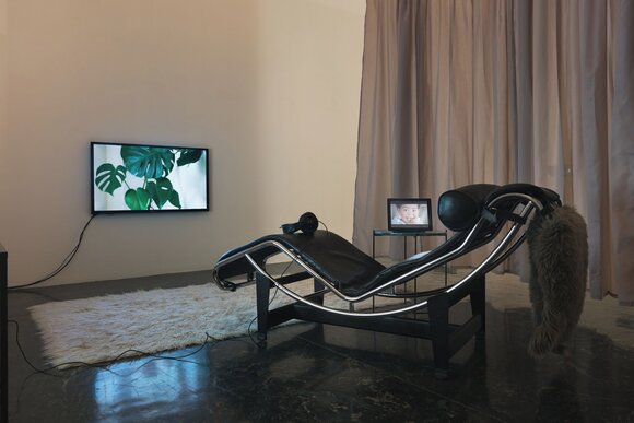 Golden ague installation view kopi 2