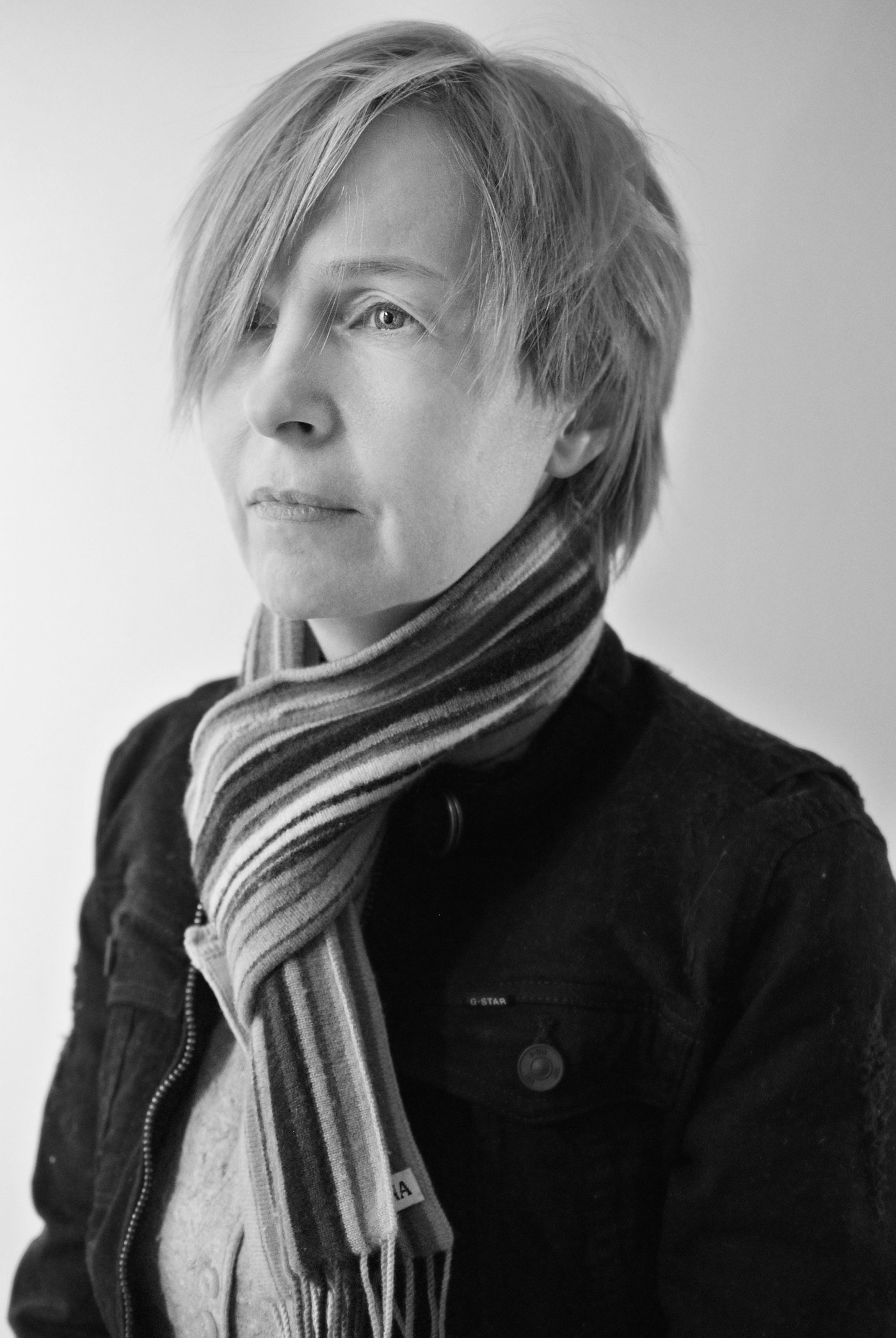 Portrett i sort-hvit av kunstner Janne Talstad. Foto: Kristian Skylstad