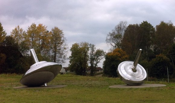 Rundtomkring (around about)