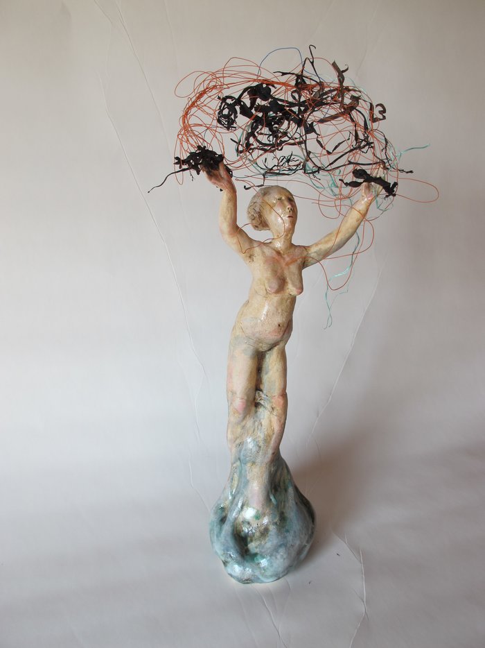 S. honeyman, skulptur, 45 x 23 cm, stoneware, porcelain, oxides,glaze, seaweed & waste. 2019