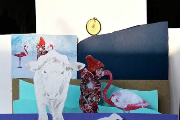 Drøm og surrealisme scenografi av papp og papir