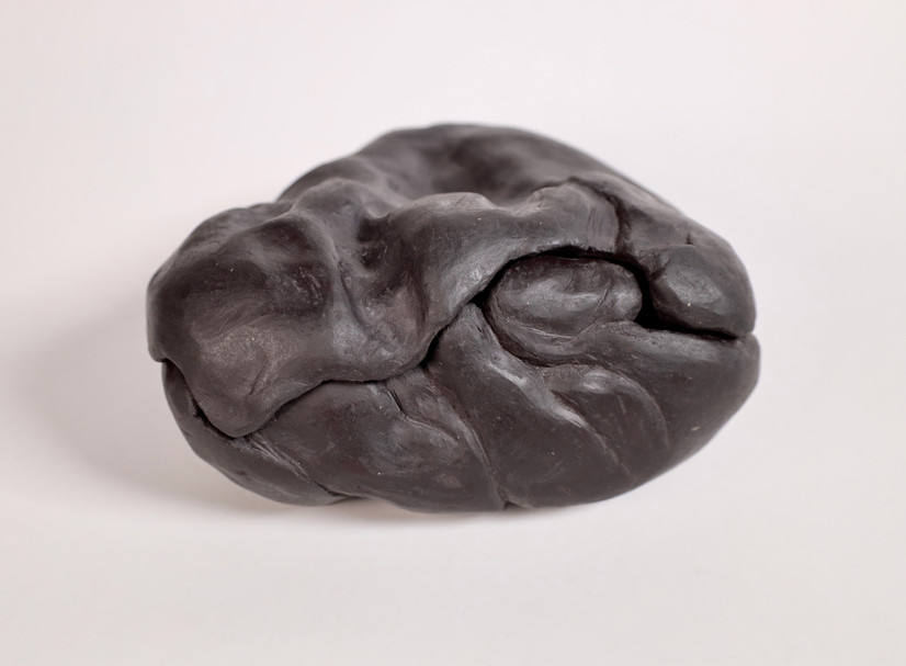 Sort utskjært skulptur