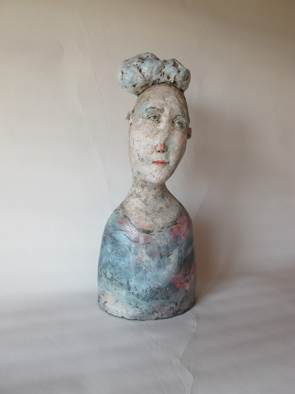 S.honeyman, head in a cloud,skulptur, 55 x 29 cm stoneware, porcelain engobes. 2019